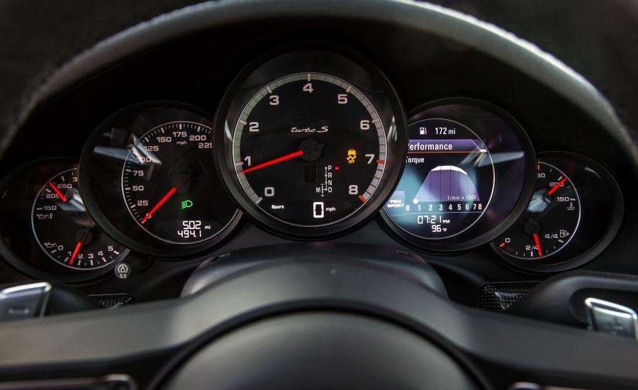 Панель приборов Porsche 911 Turbo S Coupe 2016 года  (NA) (фото 3 из 29)